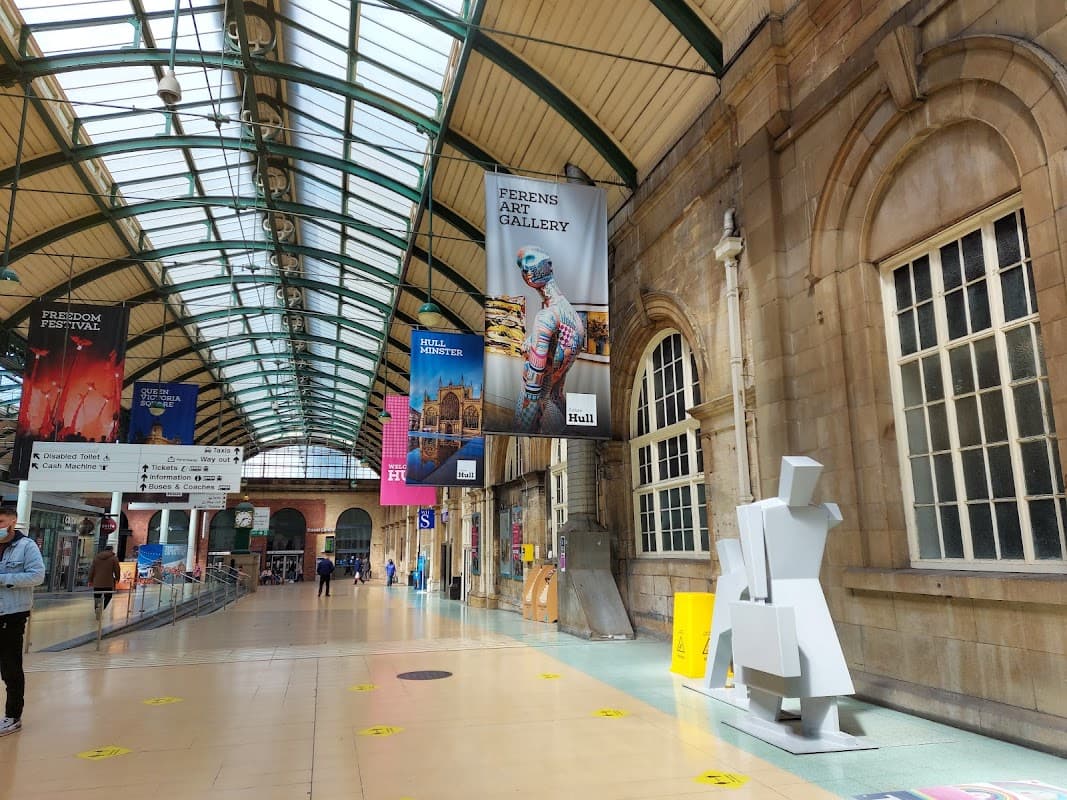 Hull Paragon Interchange - Railway Stations in hull
