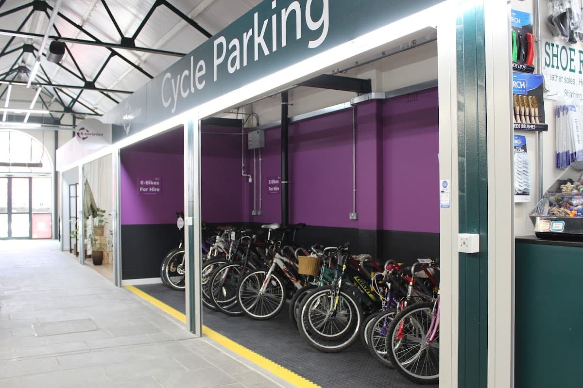 R-evolution Trinity - Bike Shops in hull