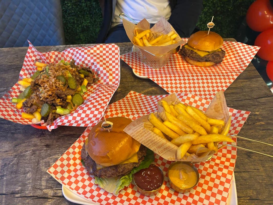 Dining at Smoke N Grill House in hull