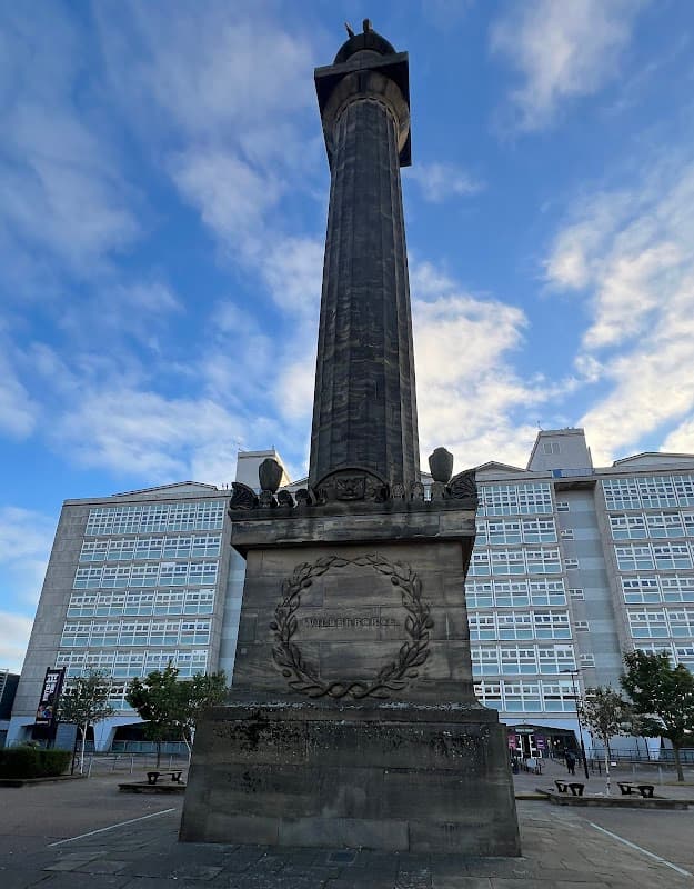 The Wilberforce Monument - Monuments in hull