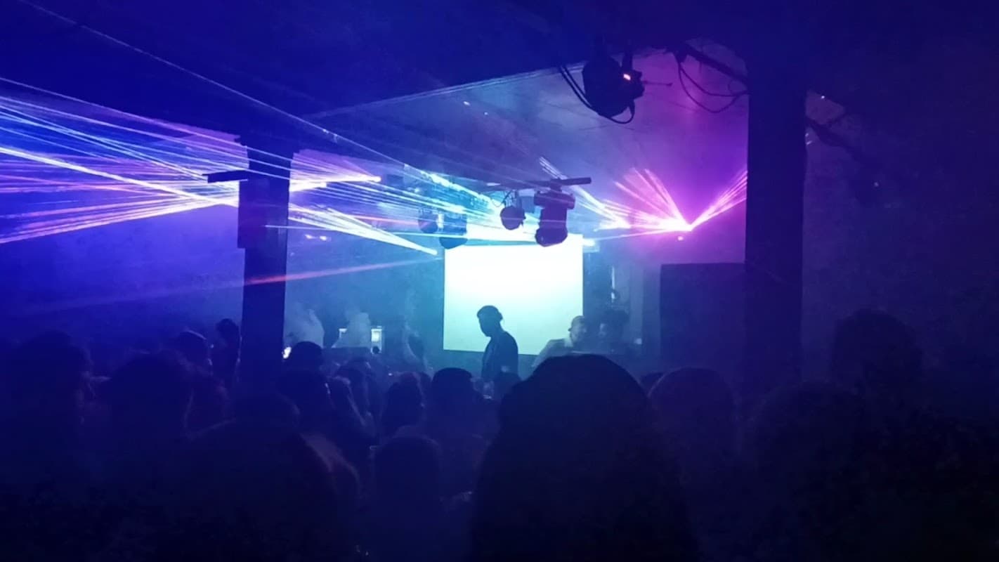 Warehouse 90's Rave - Nightclub in hull