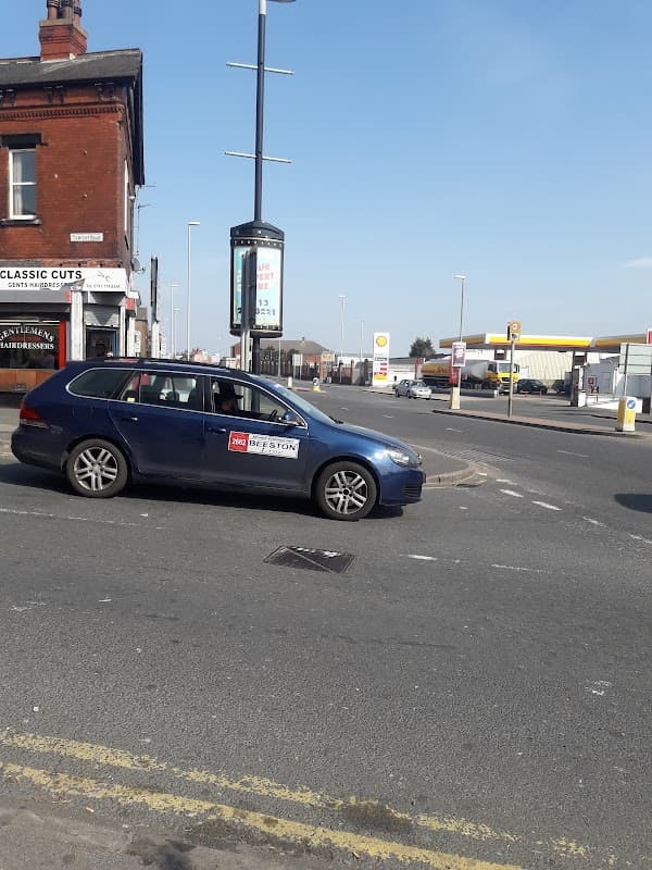 Bus Stop at Hunslet Fire Station - Bus Stops in hunslet