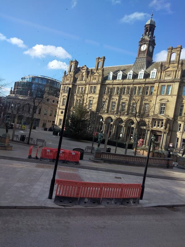 Bus Stop at Hunslet Hall Road - Bus Stops in hunslet