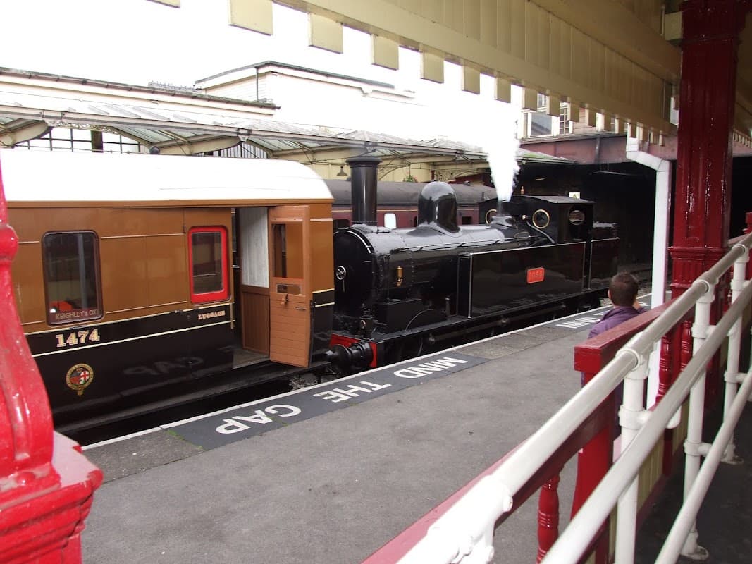 Bus Stop at Bradford Road Railway Staion - Bus Stops in keighley