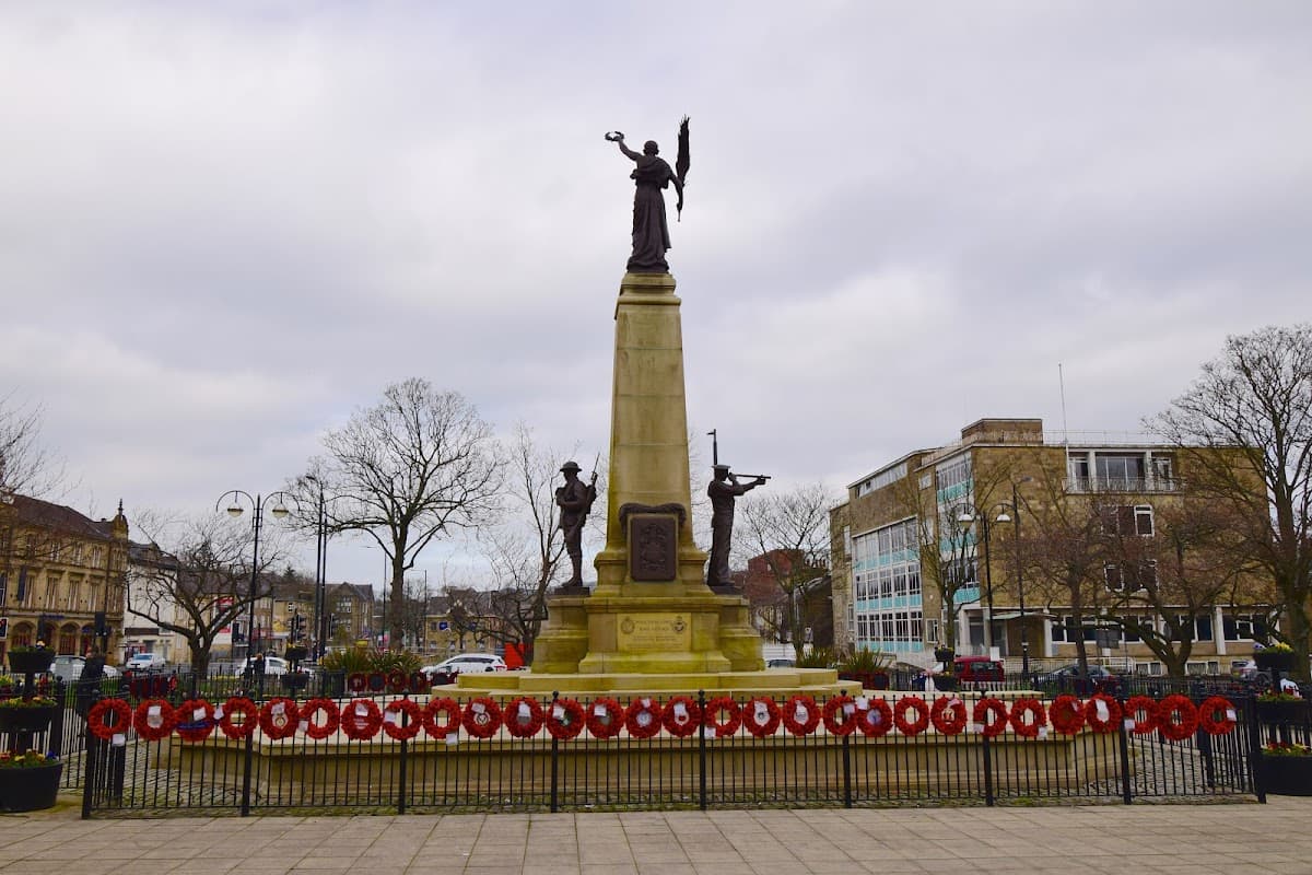Keighley Cenotaph - War Memorials in keighley