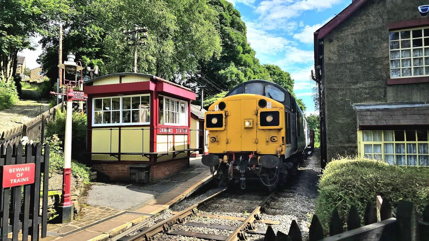 Keighley & Worth Valley Railway - Damems - Attraction in keighley