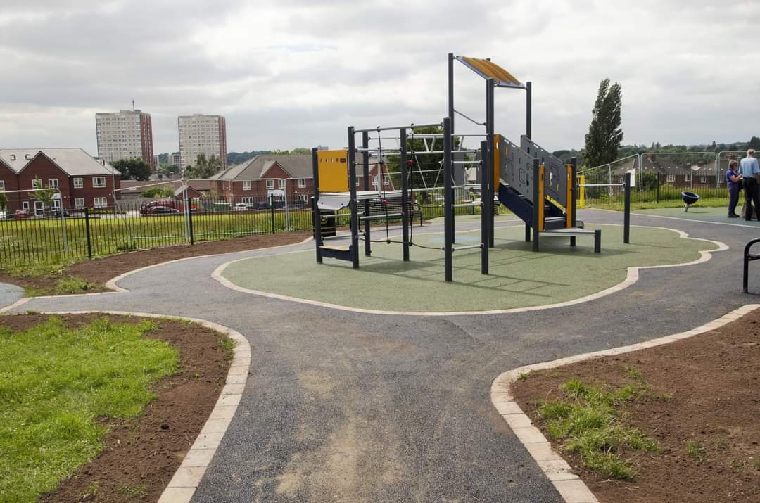 Seacroft Gardens Playground - Playgrounds in killingbeck