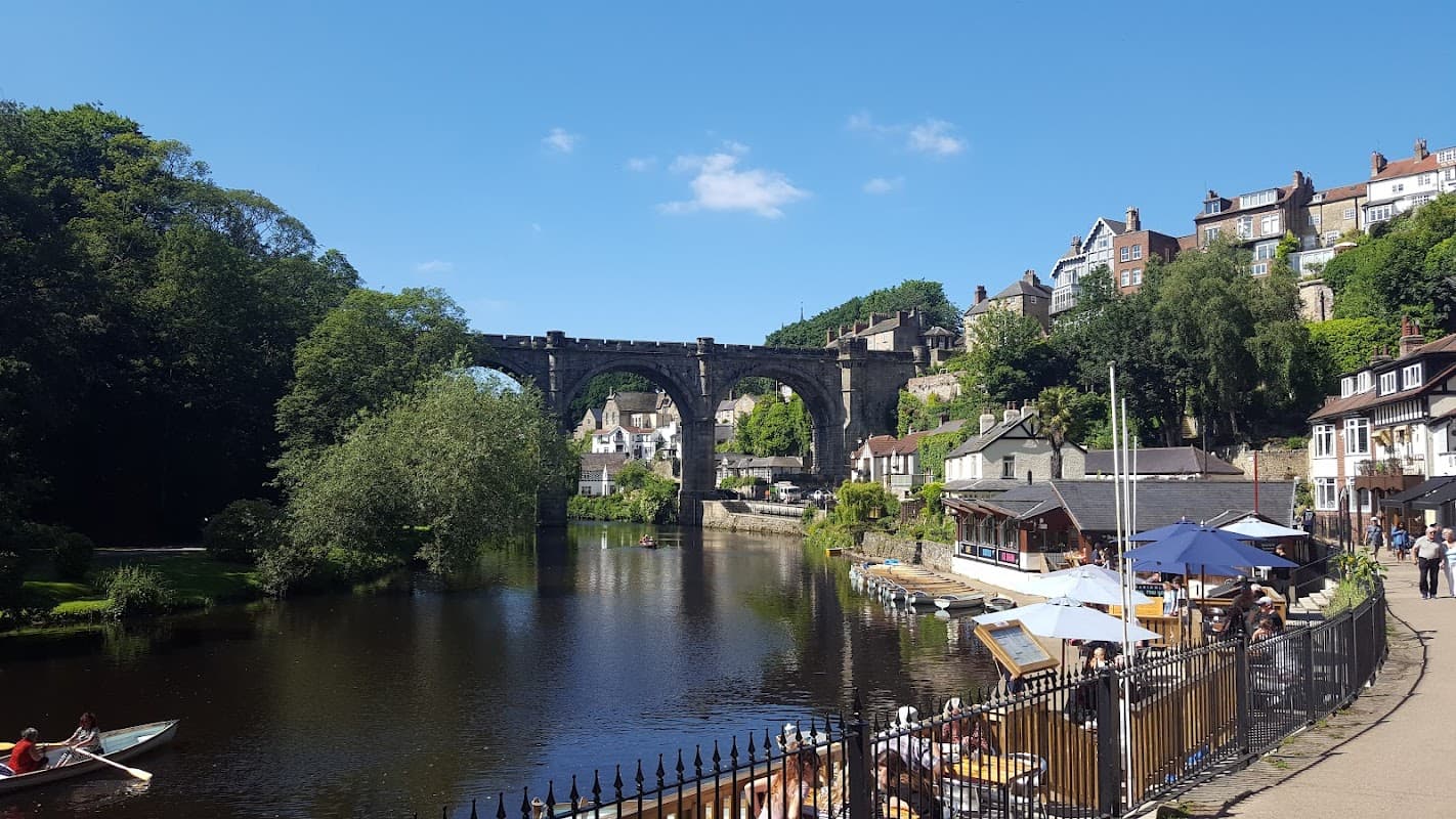 Viaduct Terrace - Park in knaresborough