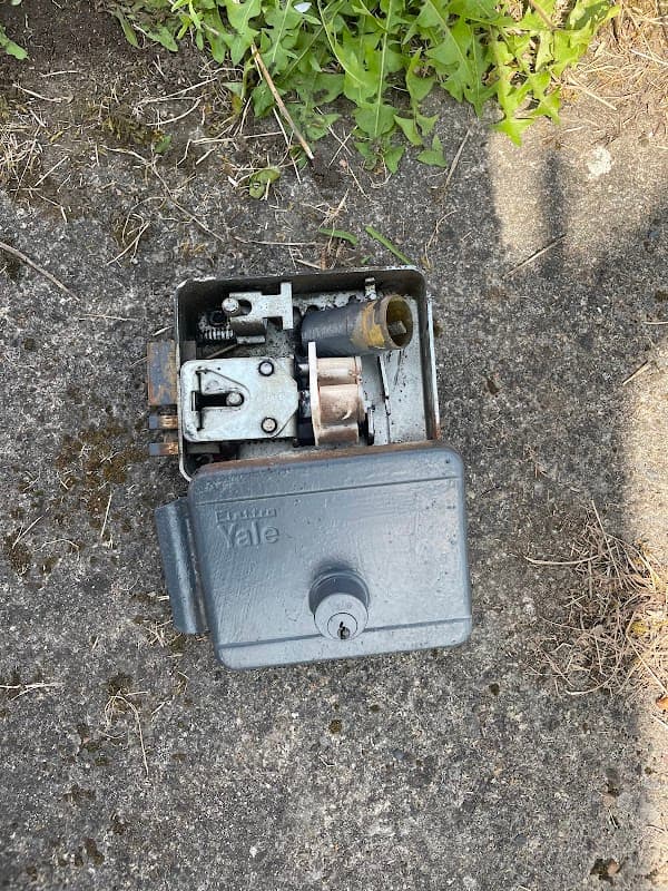 151 LOCKSMITHS LIMITED - Locksmiths in leeds