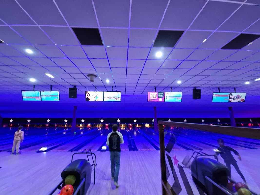 Cardigan Fields - Entertainment in leeds