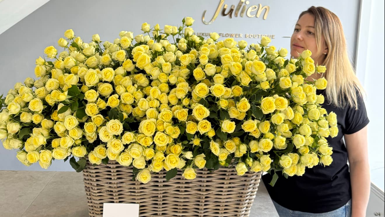 Julien flower delivery Leeds - Florists in leeds
