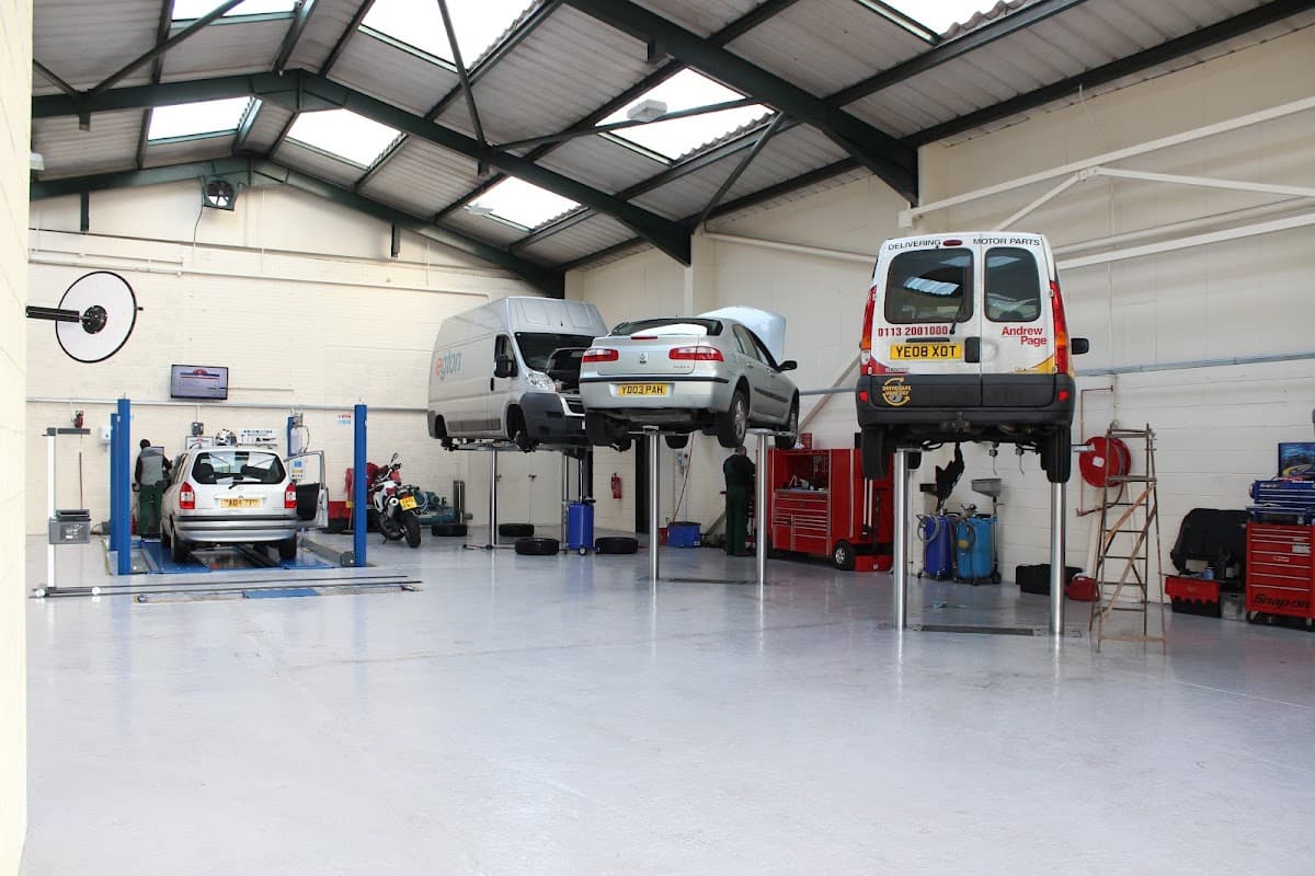 M & J Auto Repairs - Garages in leeds