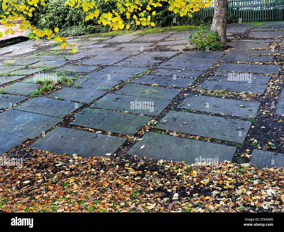 Penny pocket park graveyard - Cemeteries in leeds