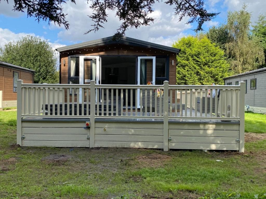 Springwood Lodge with Hot Tub - Lodge in york