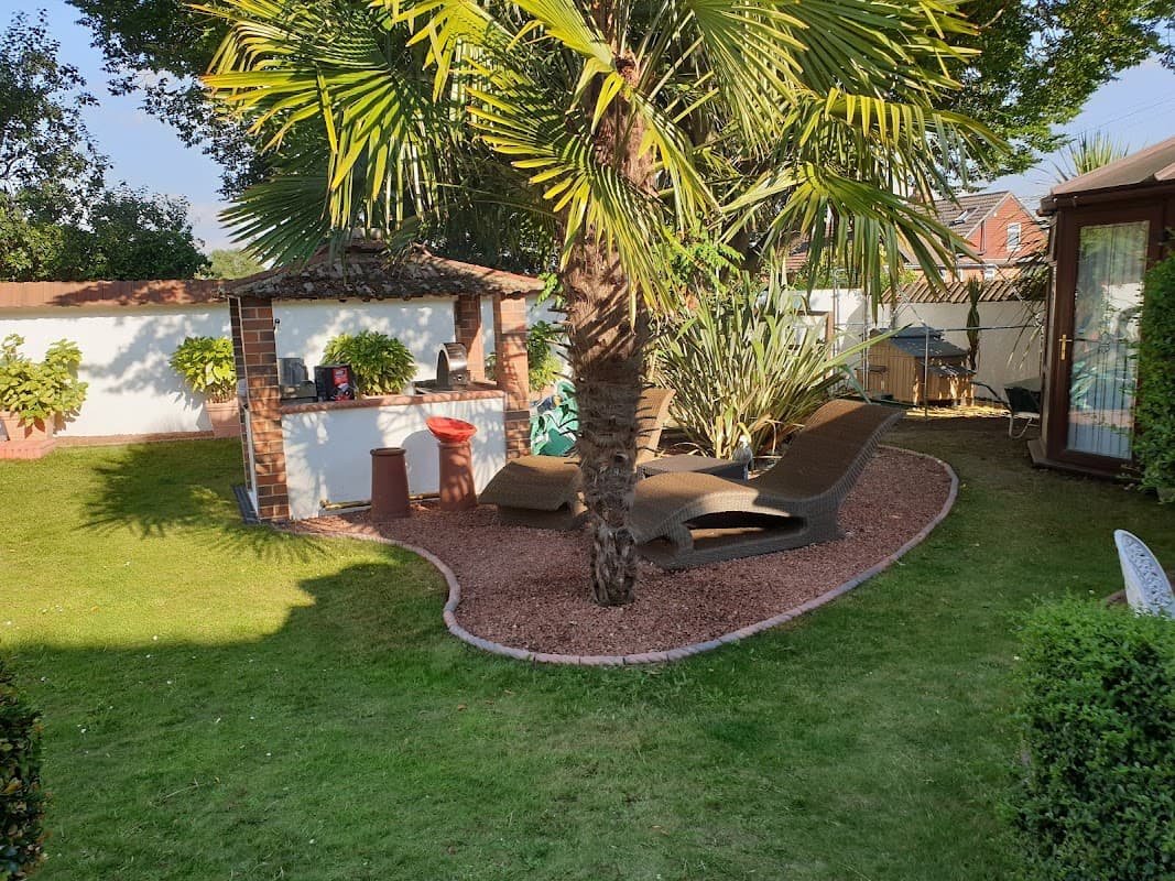 FairySox Ltd - Guest House in moortown