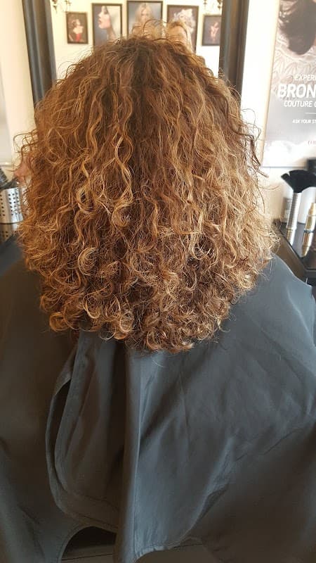 Vikki's Hair & Beauty Studio - Hair Salons in neepsend