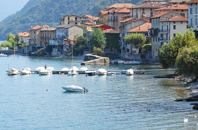 ZOUZOU TRAVEL 走走旅行 - Travel Agents in neepsend