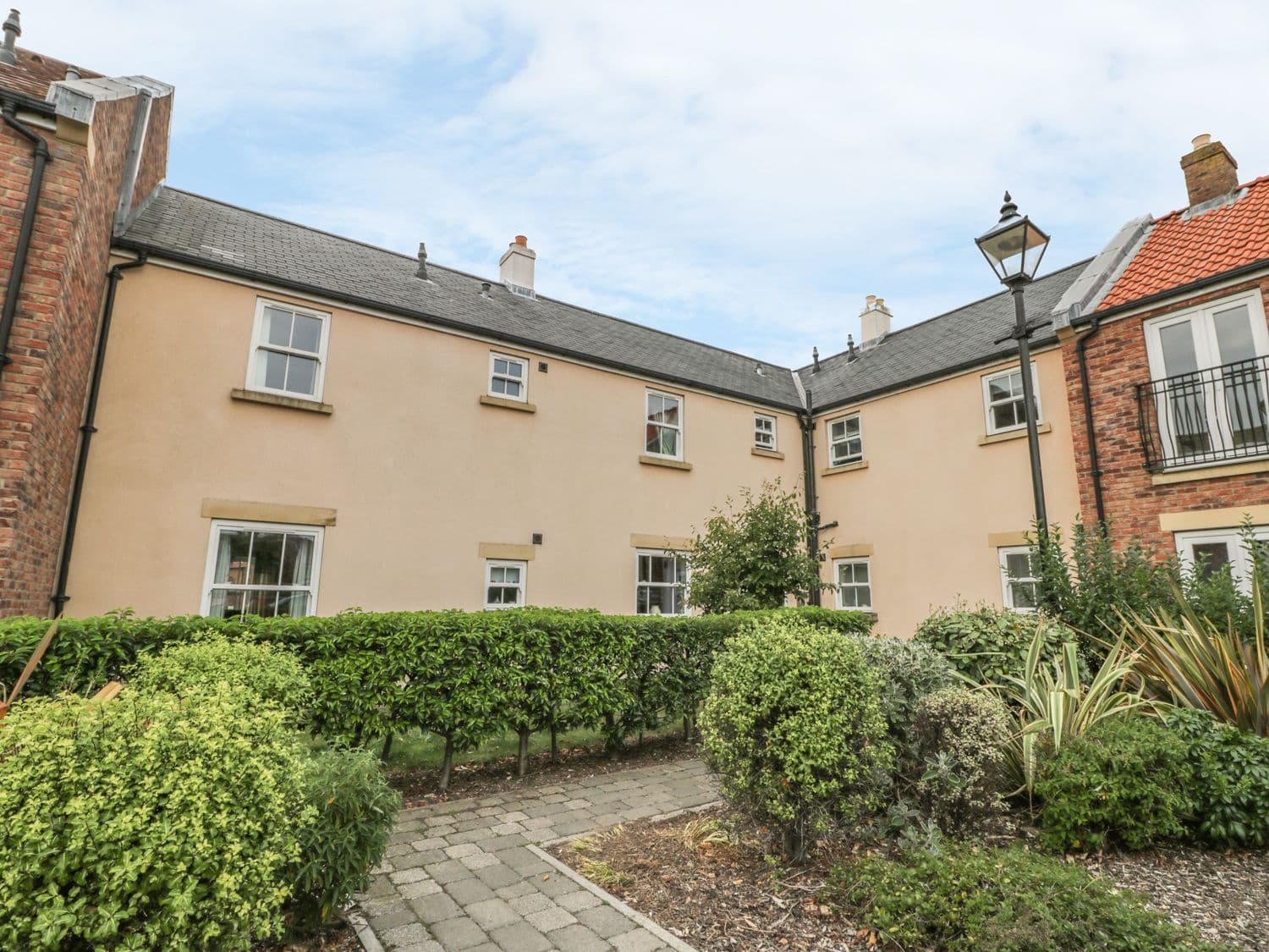 Nett's Coastal Escape