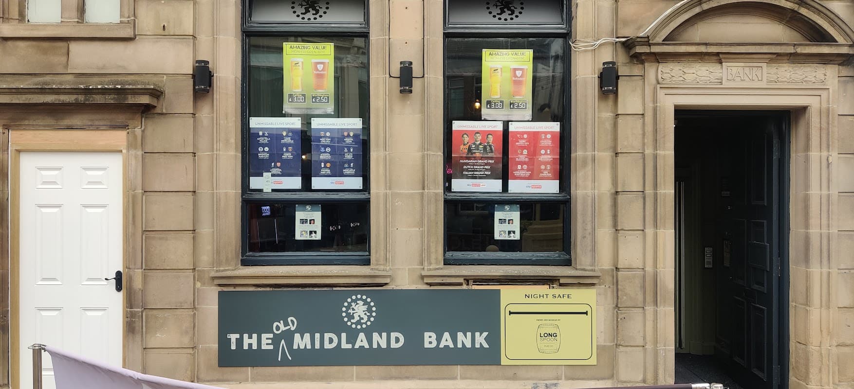 Food & drink at The Old Midland Bank in normanton