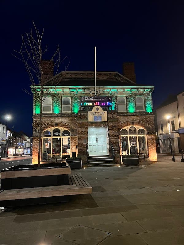 Bus Stop at Town Hall - Bus Stops in northallerton
