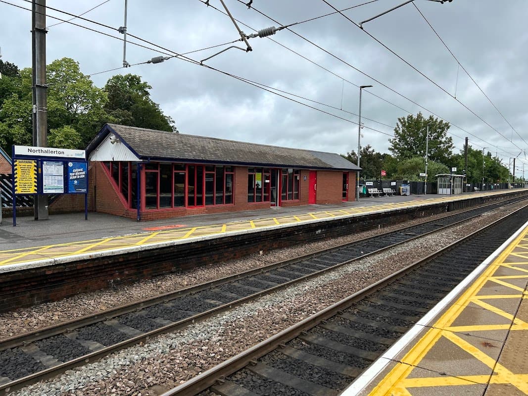 Northallerton Station - Railway Stations in northallerton
