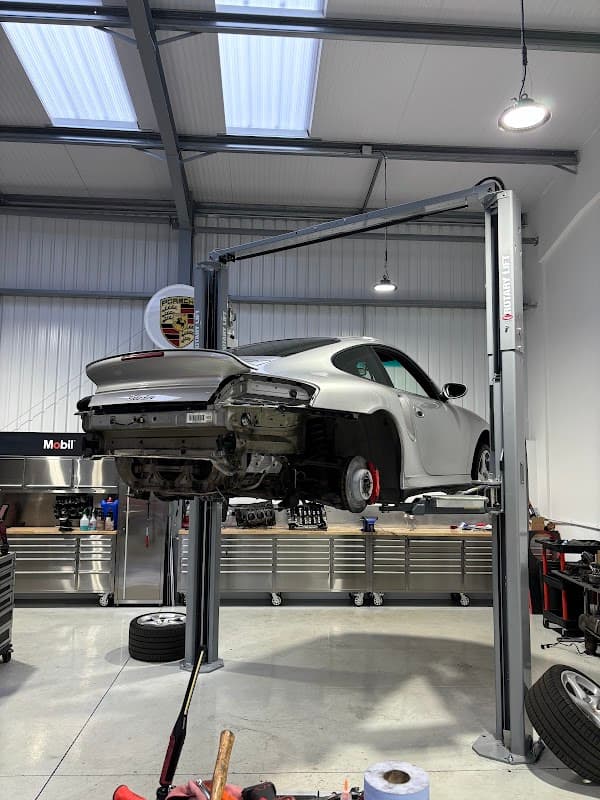 Zeigen Porsche - Garages in pickering