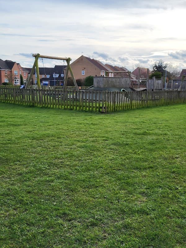 Broadmanor Park - Playgrounds in pocklington