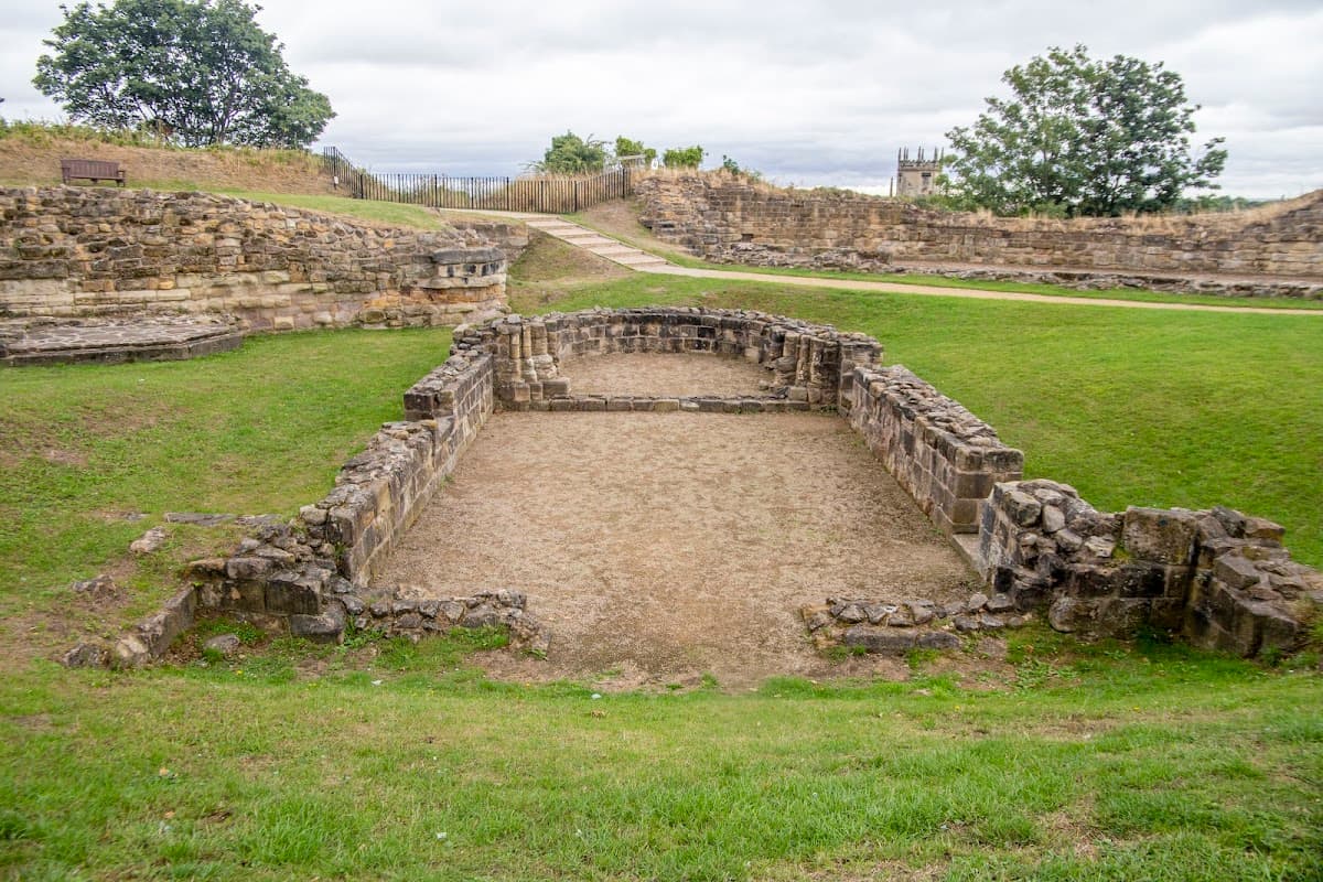 St Clements Chapel (Remains) - Ruins in pontefract