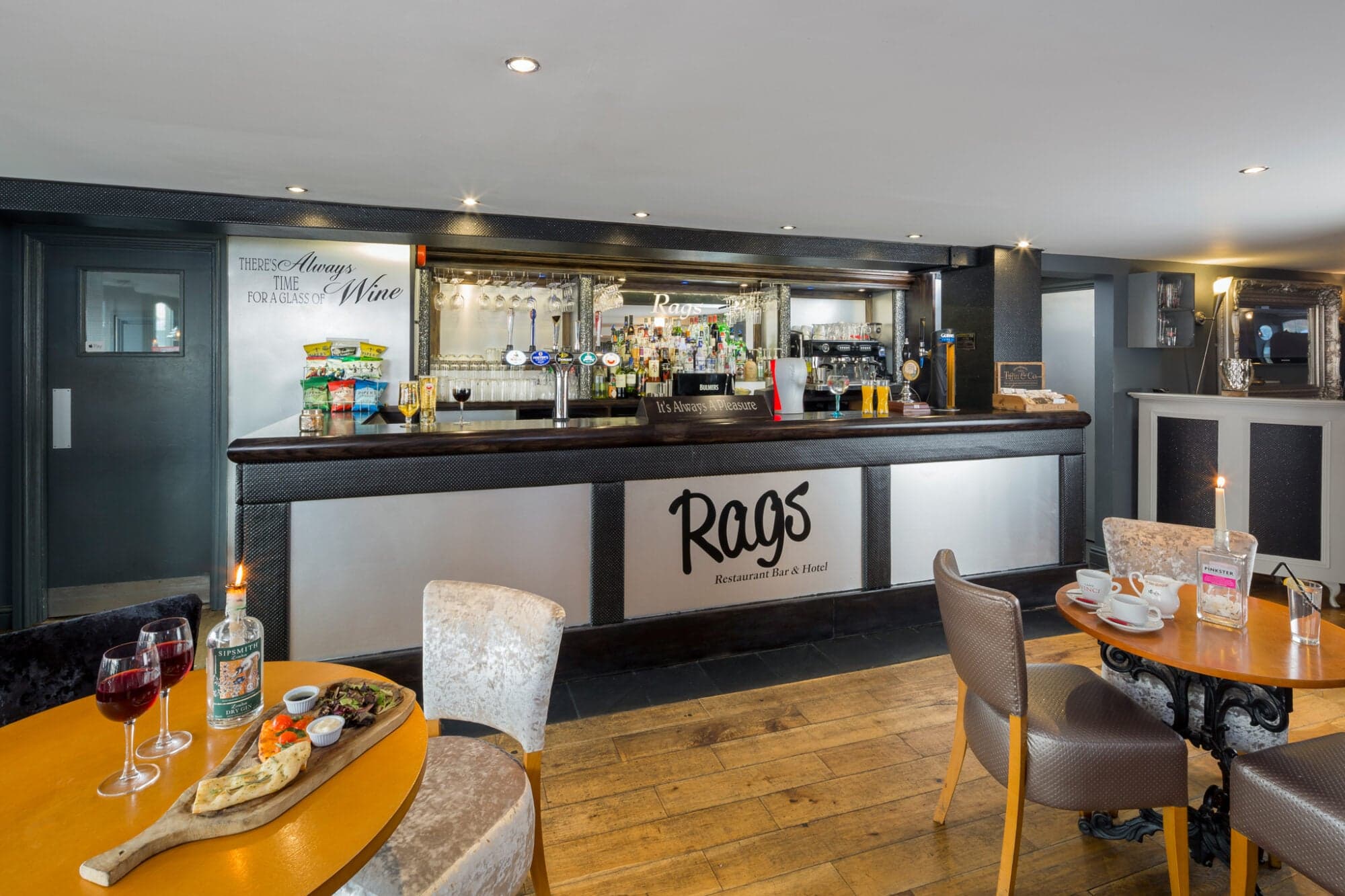 Rags Restaurant Bar & Hotel