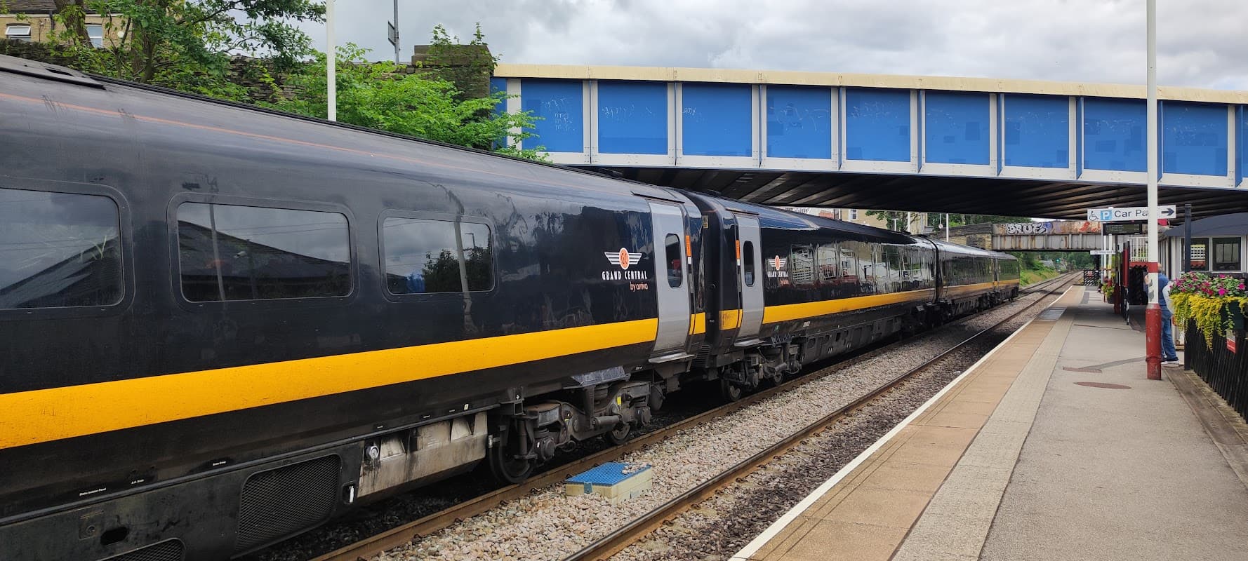 Brighouse Rail Station - Bus Stops in rastrick