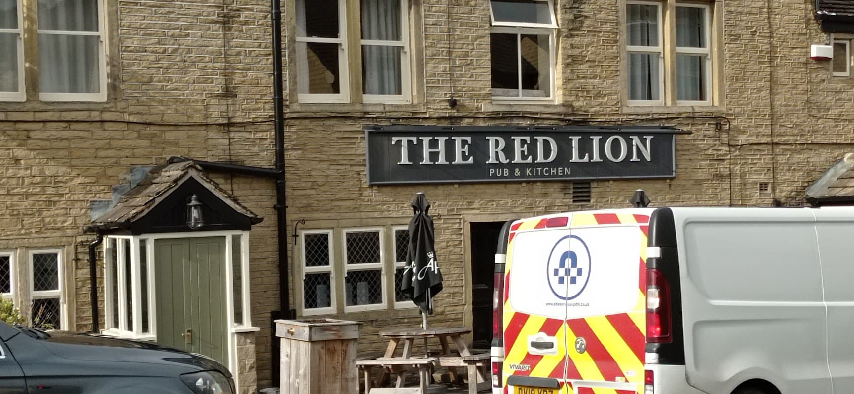 Pub Red Lion Brighouse in rastrick