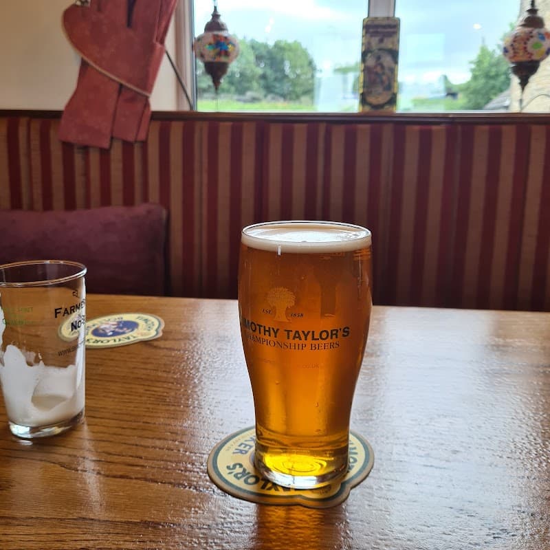 Pub ROUNDHILL INN in rastrick