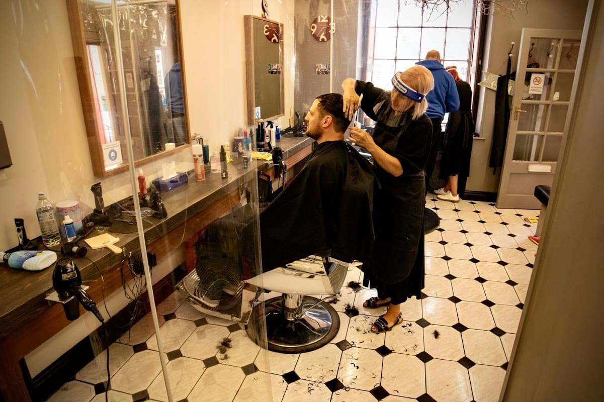 Sam's Gents Hairdressers - Barbers in richmond