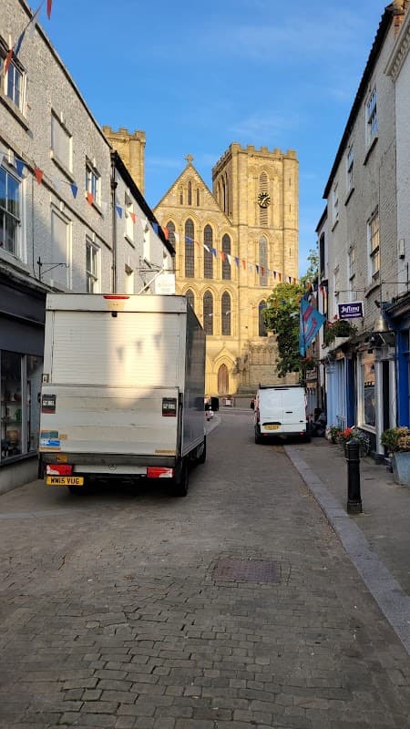 KD&SG COURIER LTD - Removal Companies in ripon