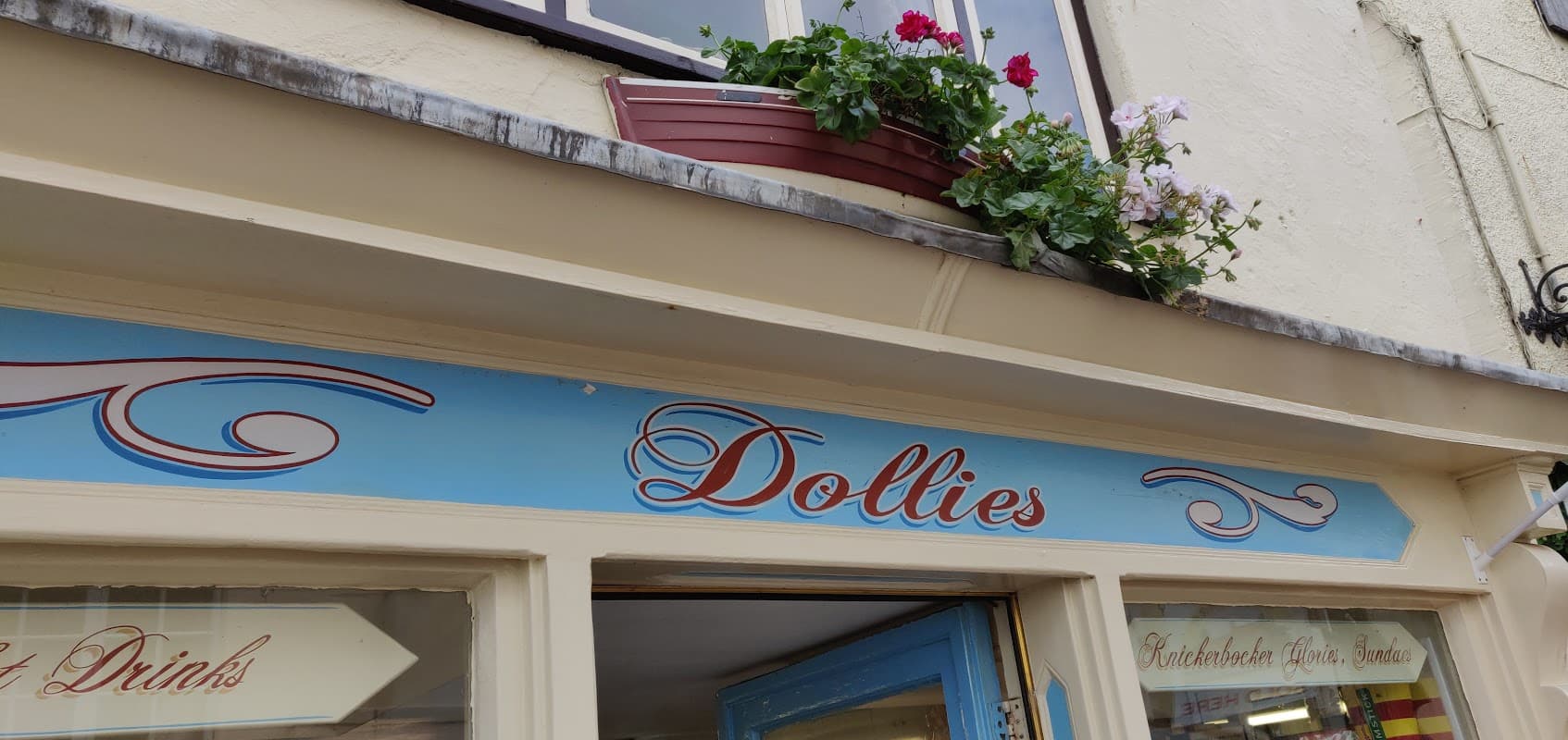 Dollies Sweet Shop - Ice Cream Shops in robin hoods bay