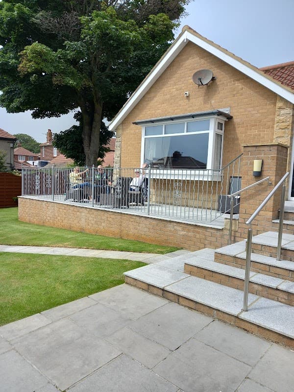 Accommodation at GLEN-LYN Self-catering Accommodation in robin hoods bay