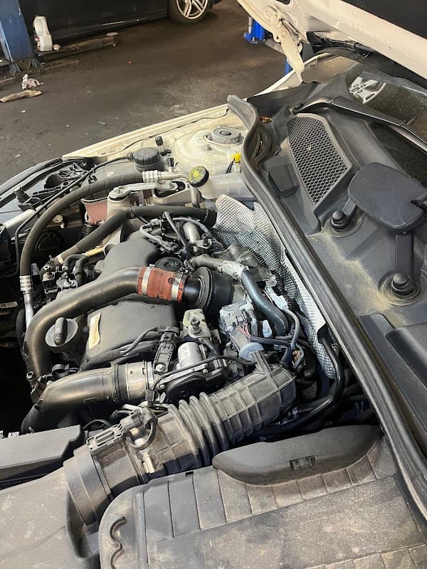 Den's Auto's - Garages in rotherham