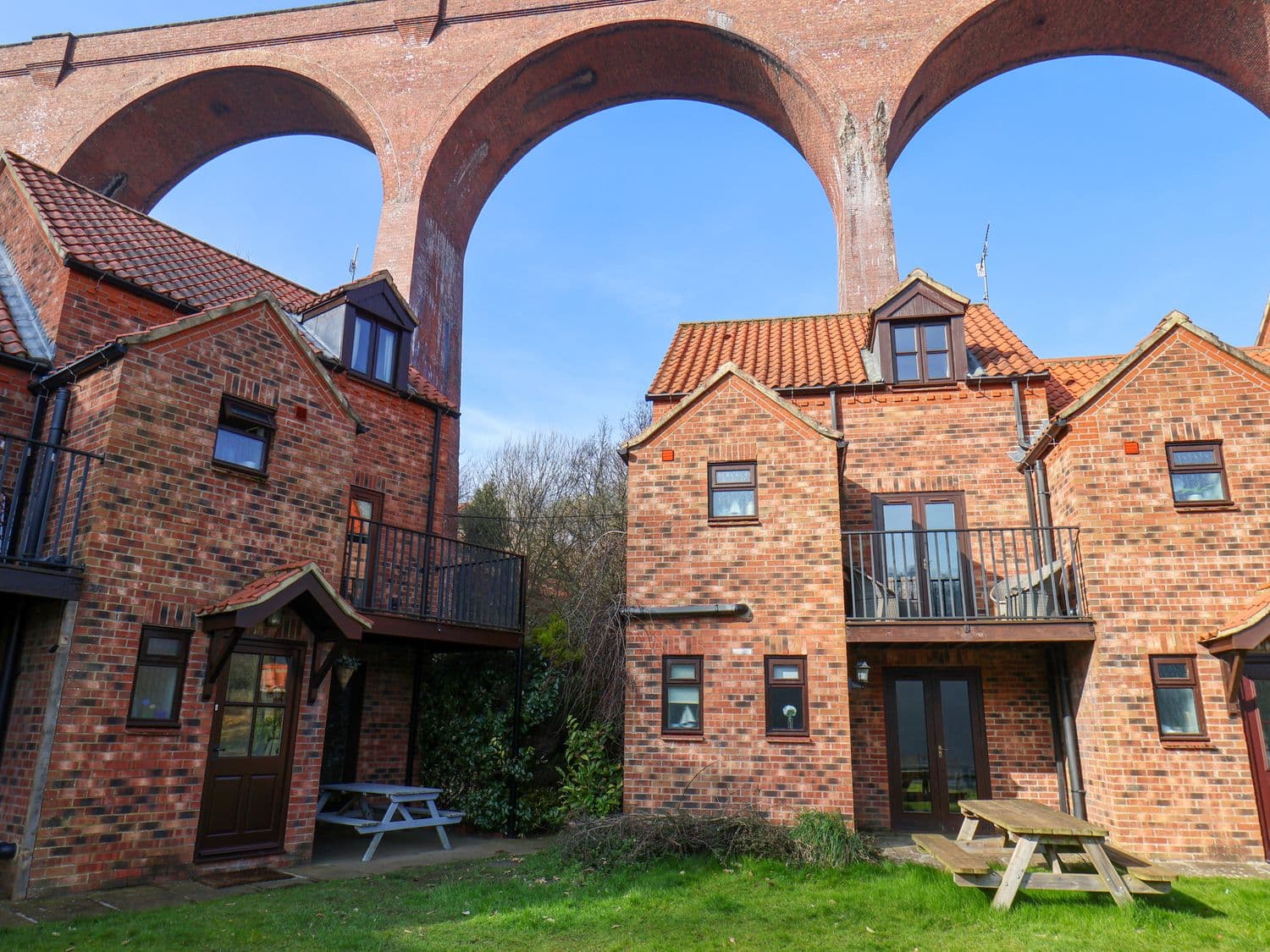 No.18 Riverside Walk (Kingfisher), Ruswarp, Yorkshire