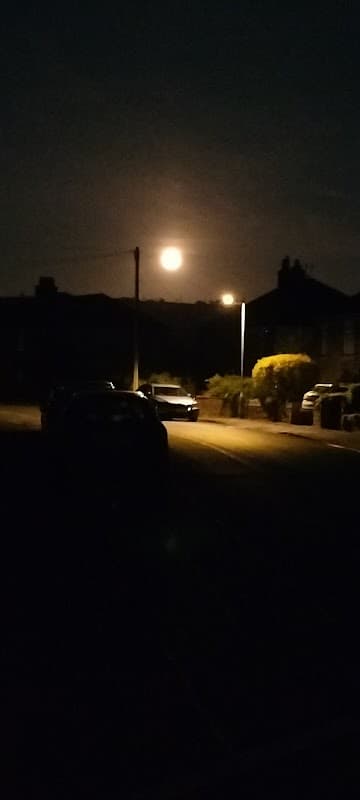 Bus Stop at Howden Rd Weatherhead Place - Bus Stops in silsden