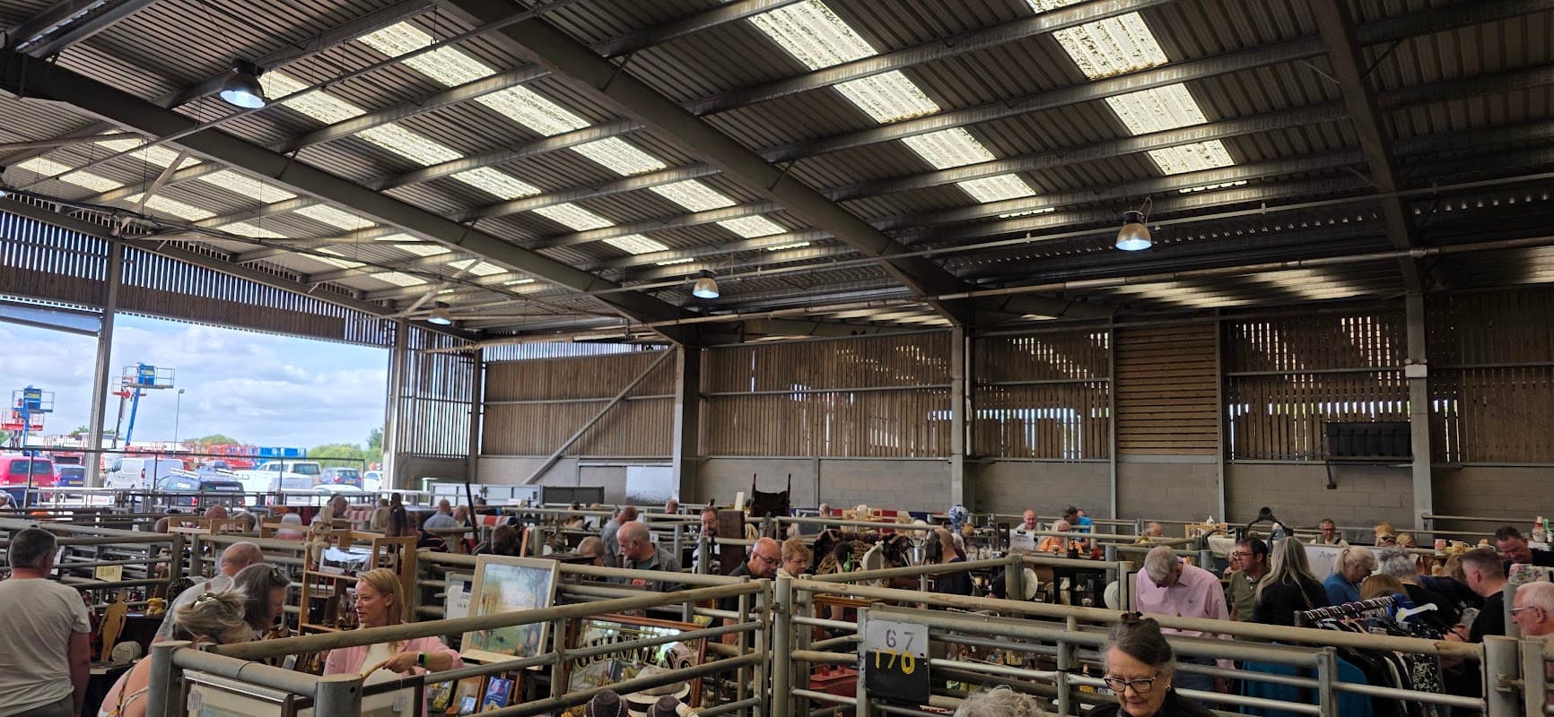 Yorkshire Flea Thirsk - Market in sowerby north yorkshire