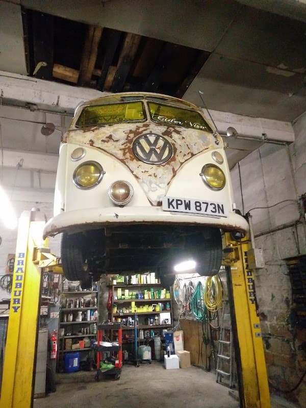 New Barn Garage - Garages in todmorden