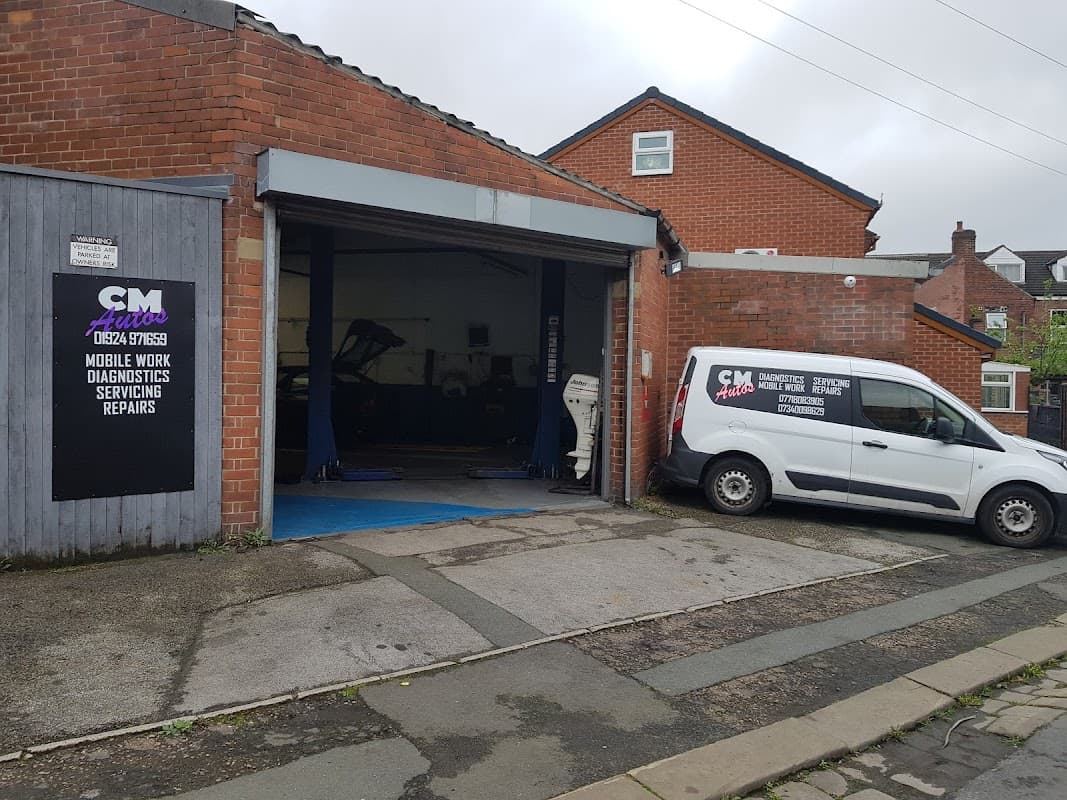 Cm Autos yorkshire - Garages in wakefield