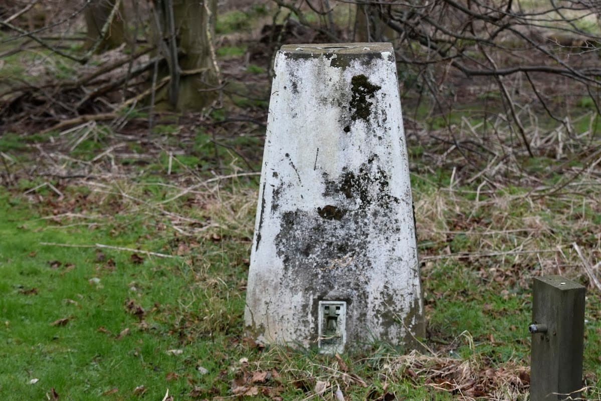 Field Head Trig point - Monuments in wakefield