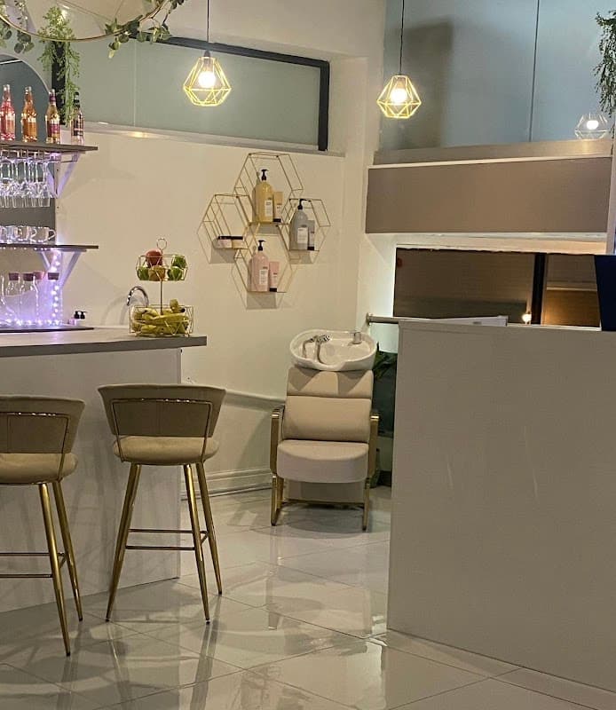 Mooi Aesthetics & Co - Beauty Salons in wakefield