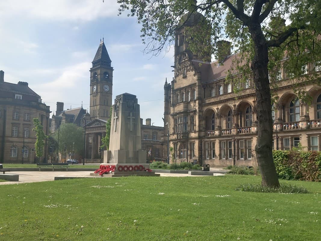 Wakefield Cenotaph - War Memorials in wakefield