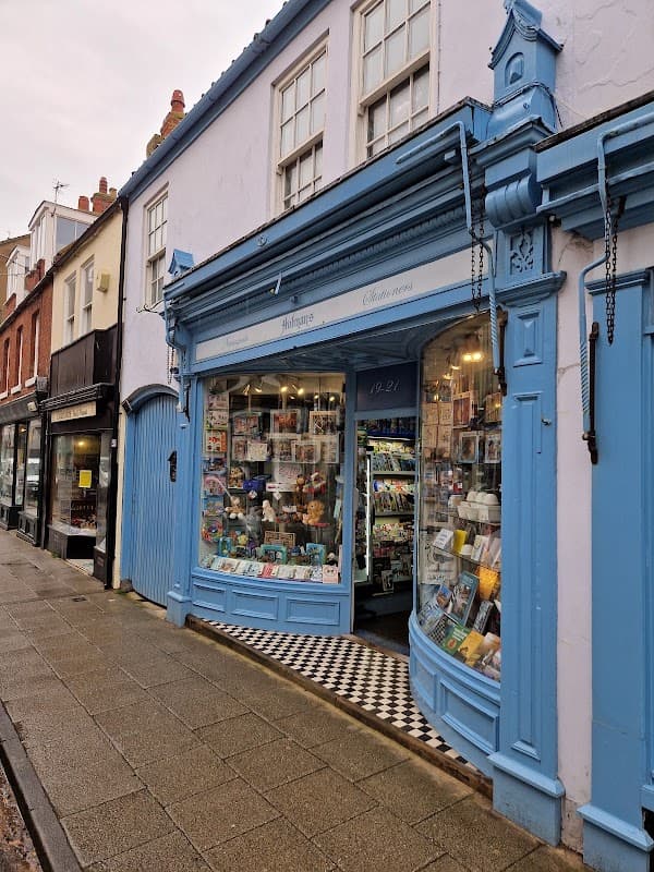 Holman's Book Shop - Bookshops in whitby