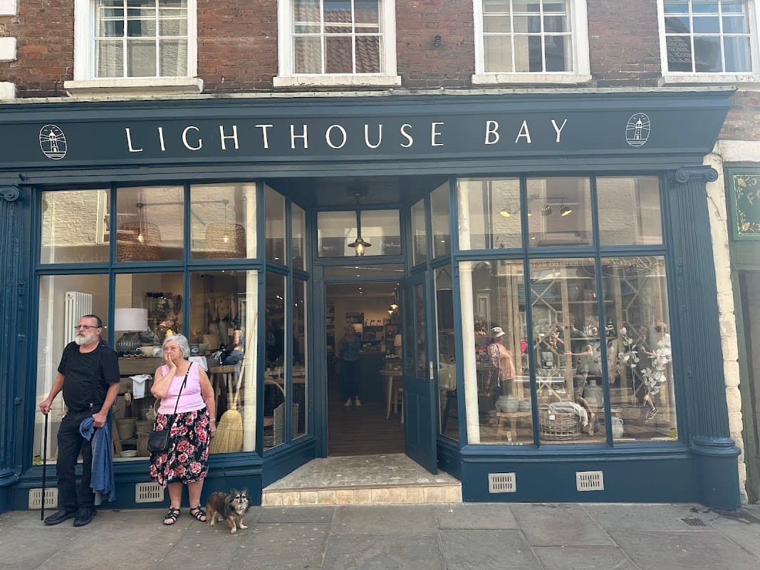 Lighthouse Bay - Gift Shops in whitby