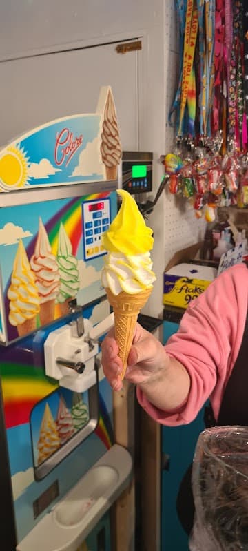 The Beach Hut - Ice Cream Shops in whitby