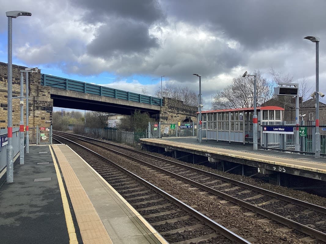 Low Moor - Railway Stations in wibsey