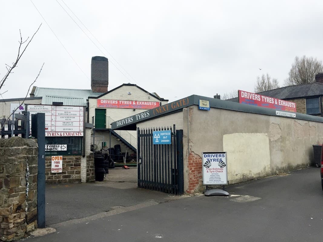 Driver's tyres & exhaust - Garages in woodhouse